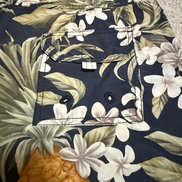 Tommy Bahama Floral Pineapple Relax Swim Shorts- Medium - Picture 7 of 10
